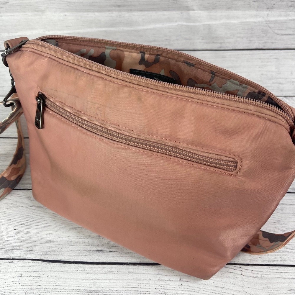 LUG Flare Crossbody Bag Quilted Blush Pink Padded Lightweight Travel Purse - Picture 6 of 10